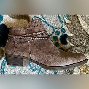 Gently used a handful of times brownish ankle boots size 8